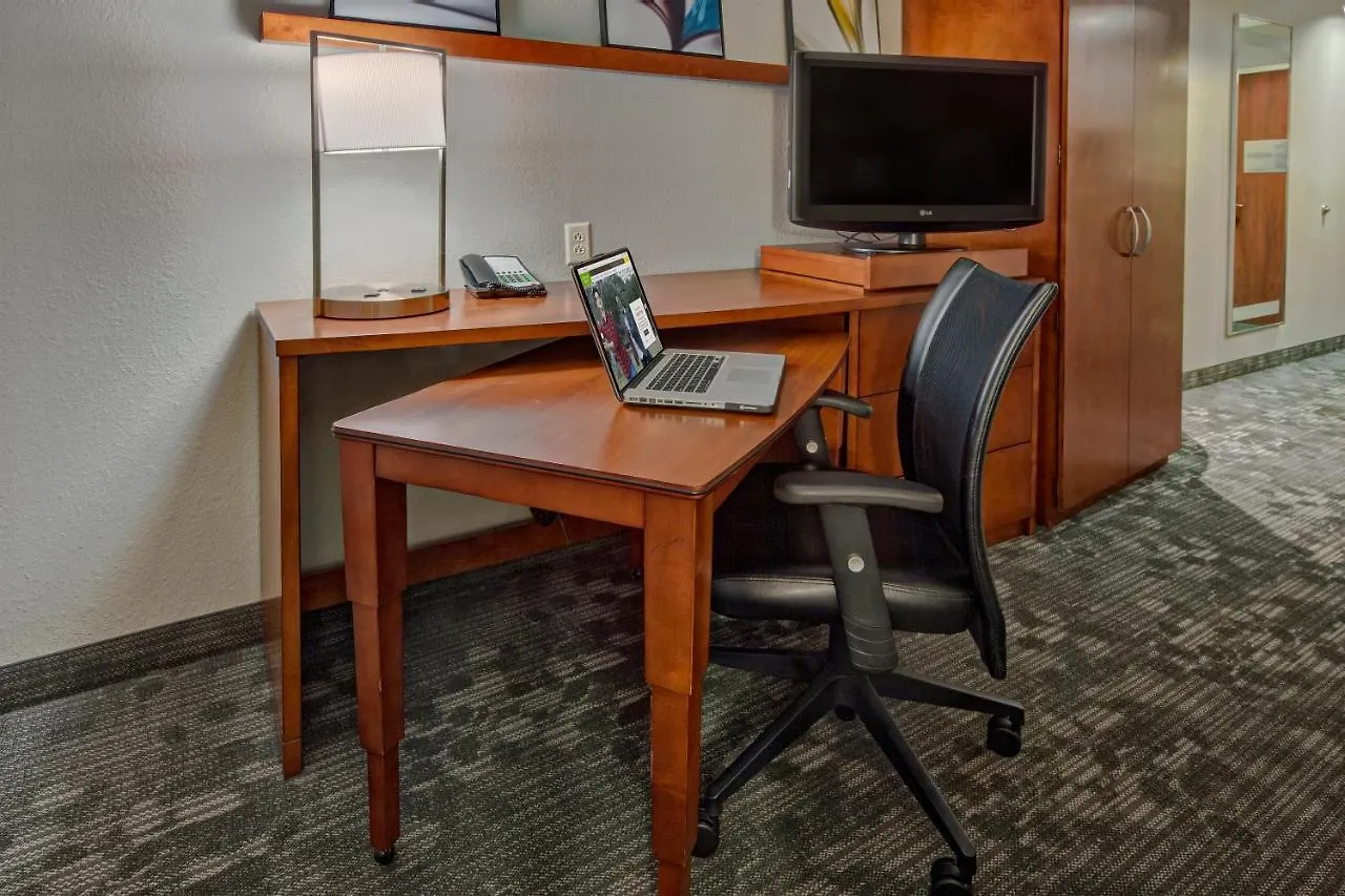 Courtyard By Marriott Norfolk Downtown Hotel 3*,