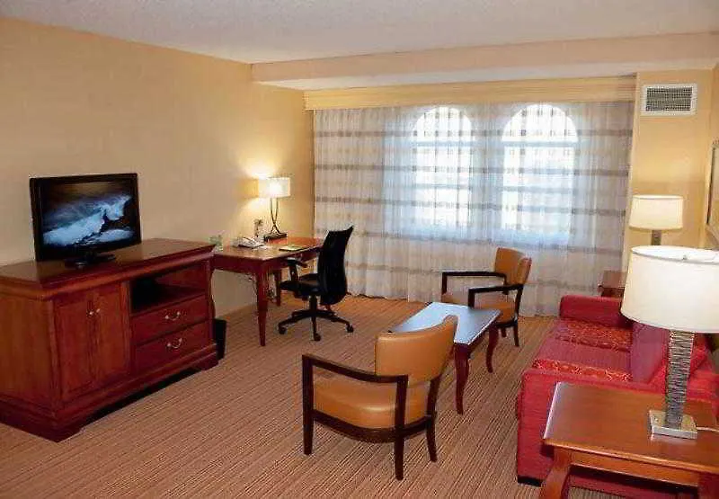 Courtyard By Marriott Norfolk Downtown Hotel